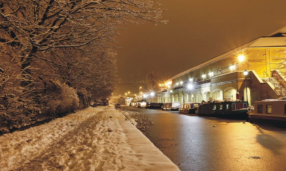 Huddersfield Canals Runner-Up - Winter's Evening near Turnbridge.  Ian Kennedy, Huddersfield