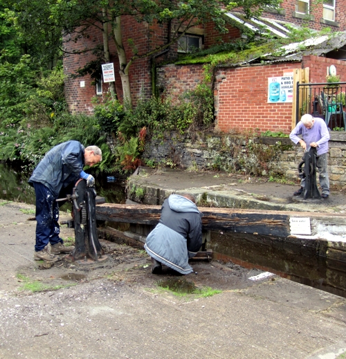volunteers at Lock 24e